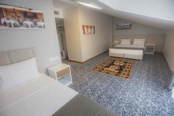 1 Bedroom, Lanai, Family Suite, Single Bed, 2 Double Beds, City View