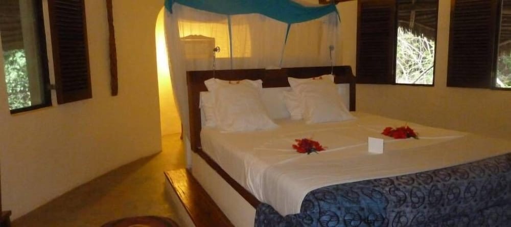 Unguja Lodge 7/50