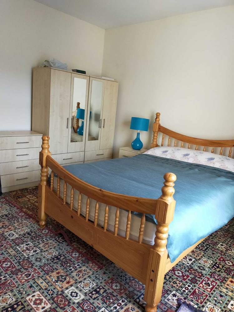 Paradise Apartment- Female Only 6/16