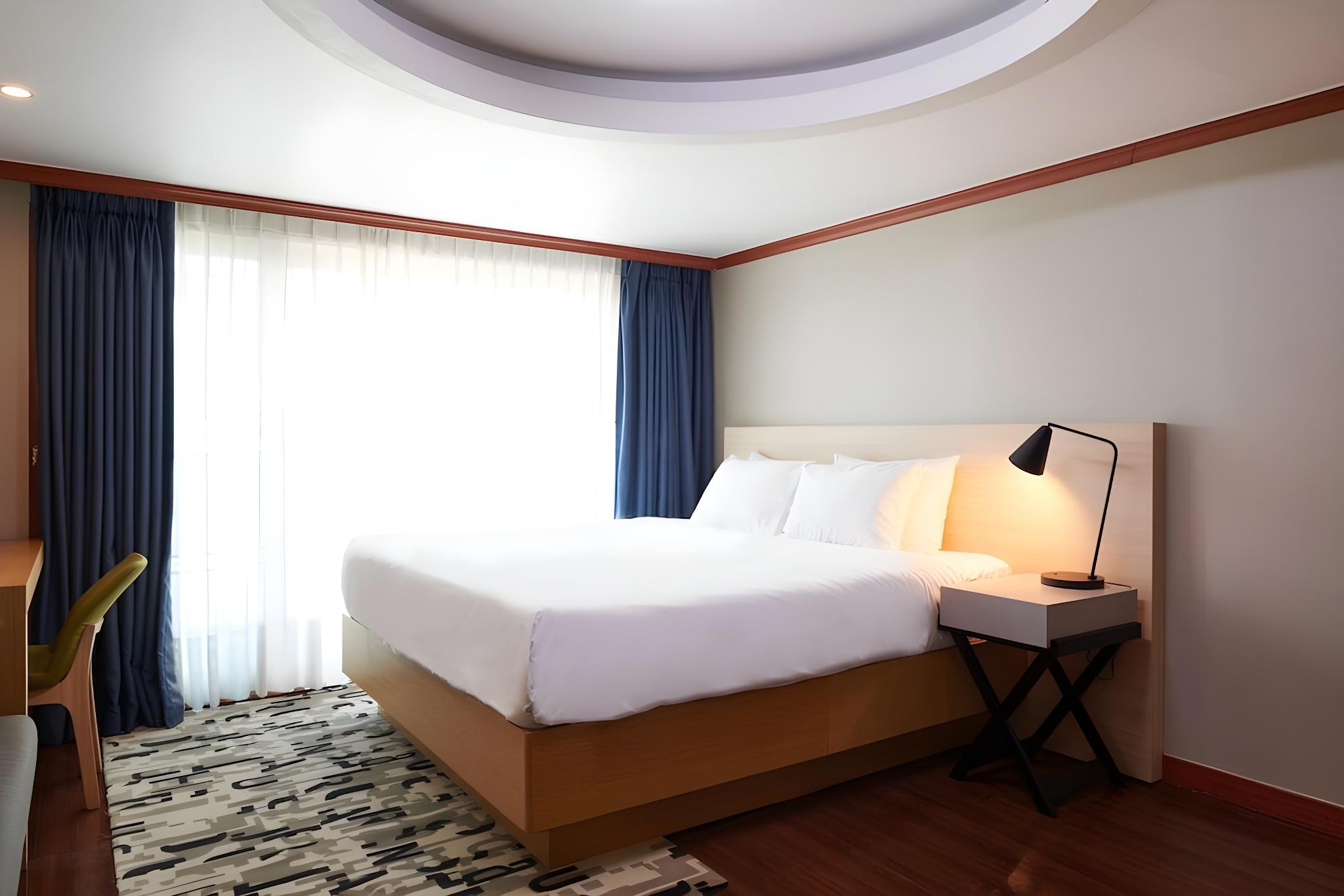 Deluxe, Double Bed, No View, Low Floor
