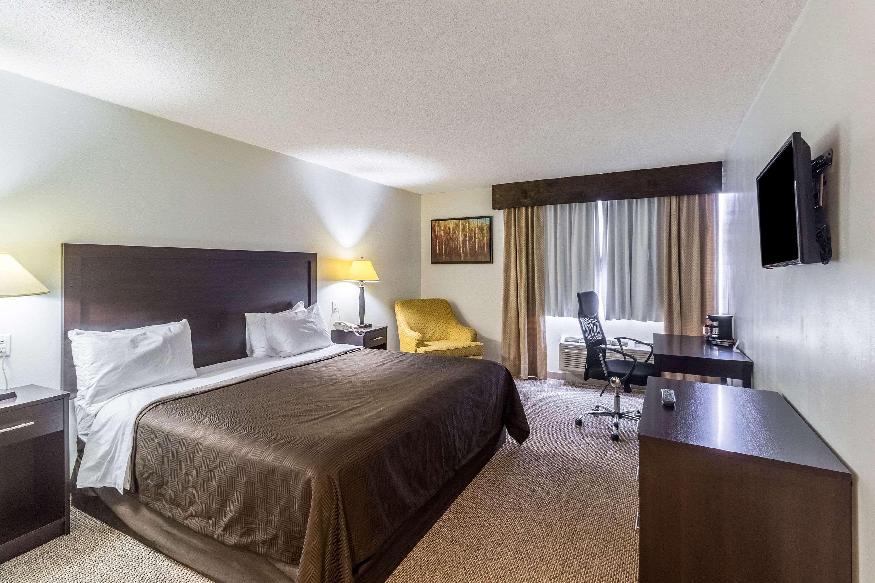 ROOM, KING BED