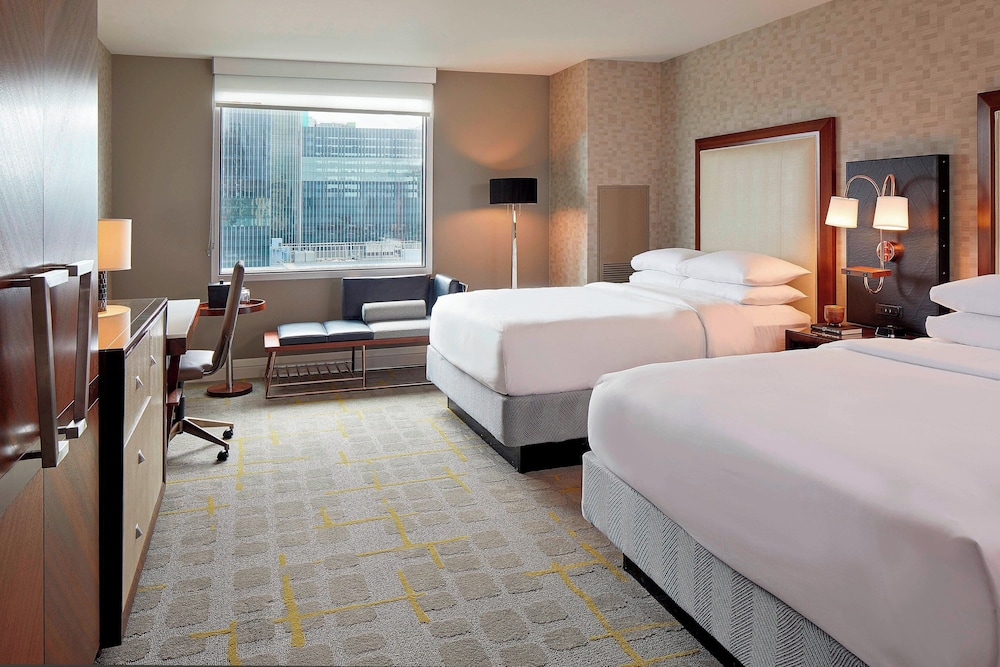 room, 2 queen beds, city view