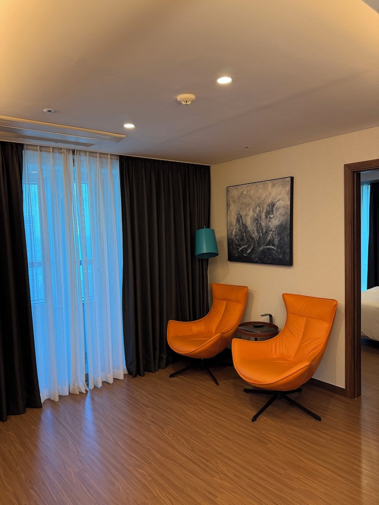 Felix by STX Hotel and Suite 26/46