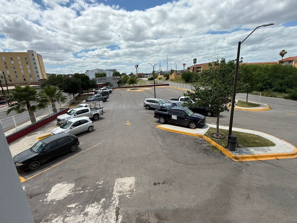 Capital O Hotel Herederos, Piedras Negras 30/35