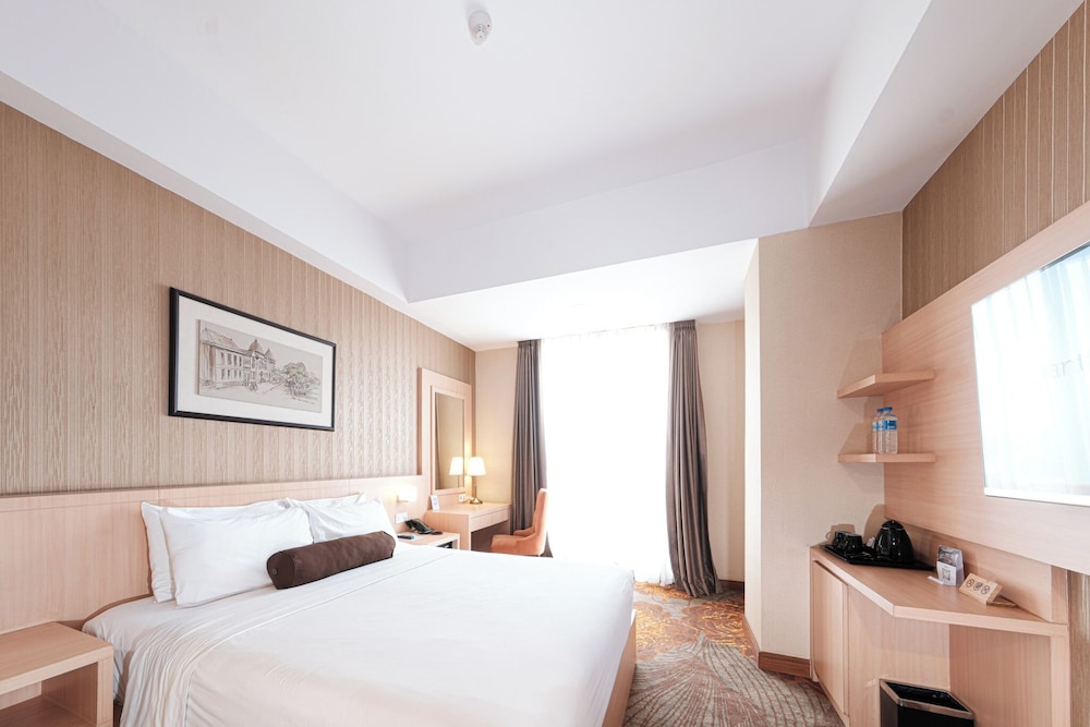 Premiere King Bed Non Smoking Floor