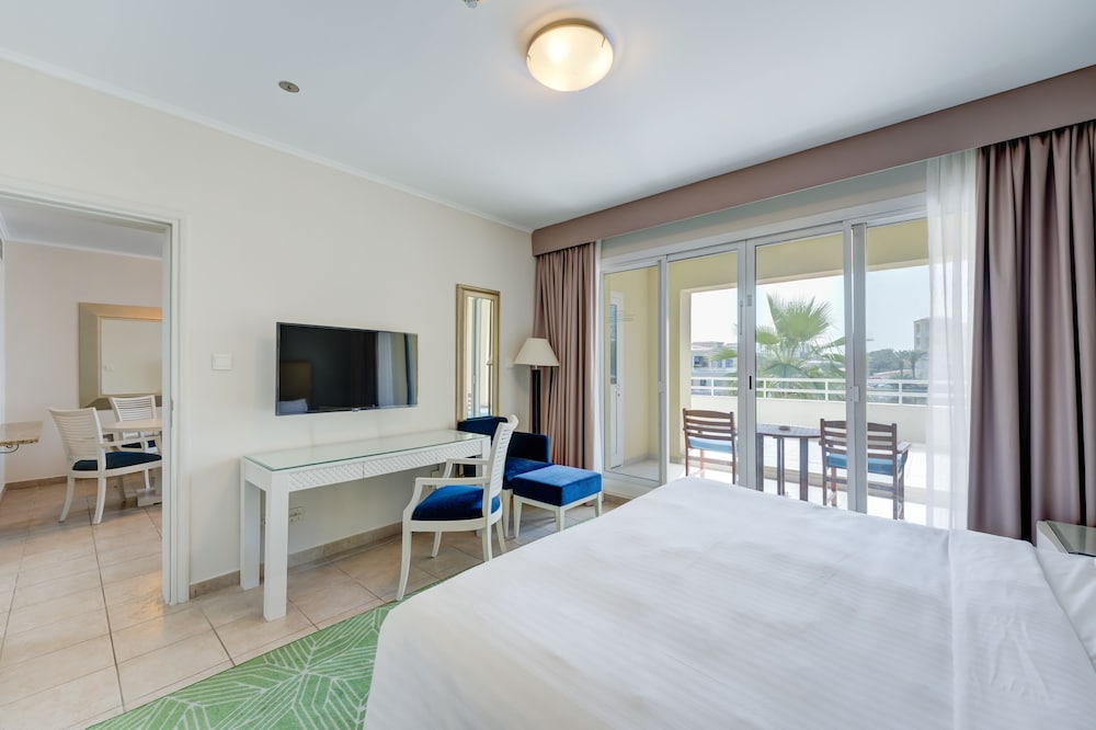 Millennium Lakeview Residence Formerly Copthorne Lakeview Executive Apartments 14/44
