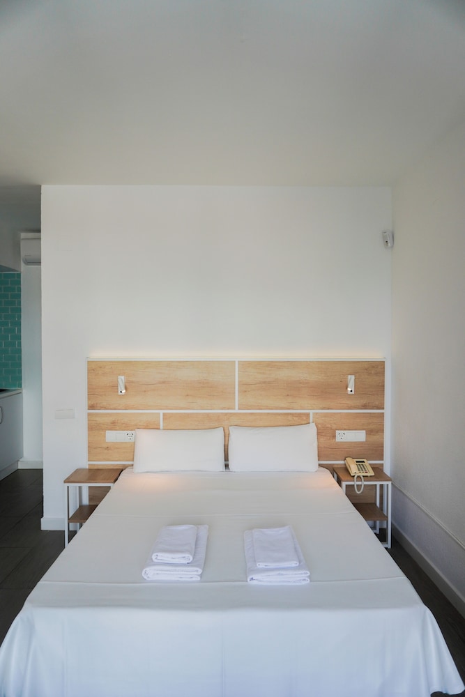 Beach Star Ibiza Hotel 62/78
