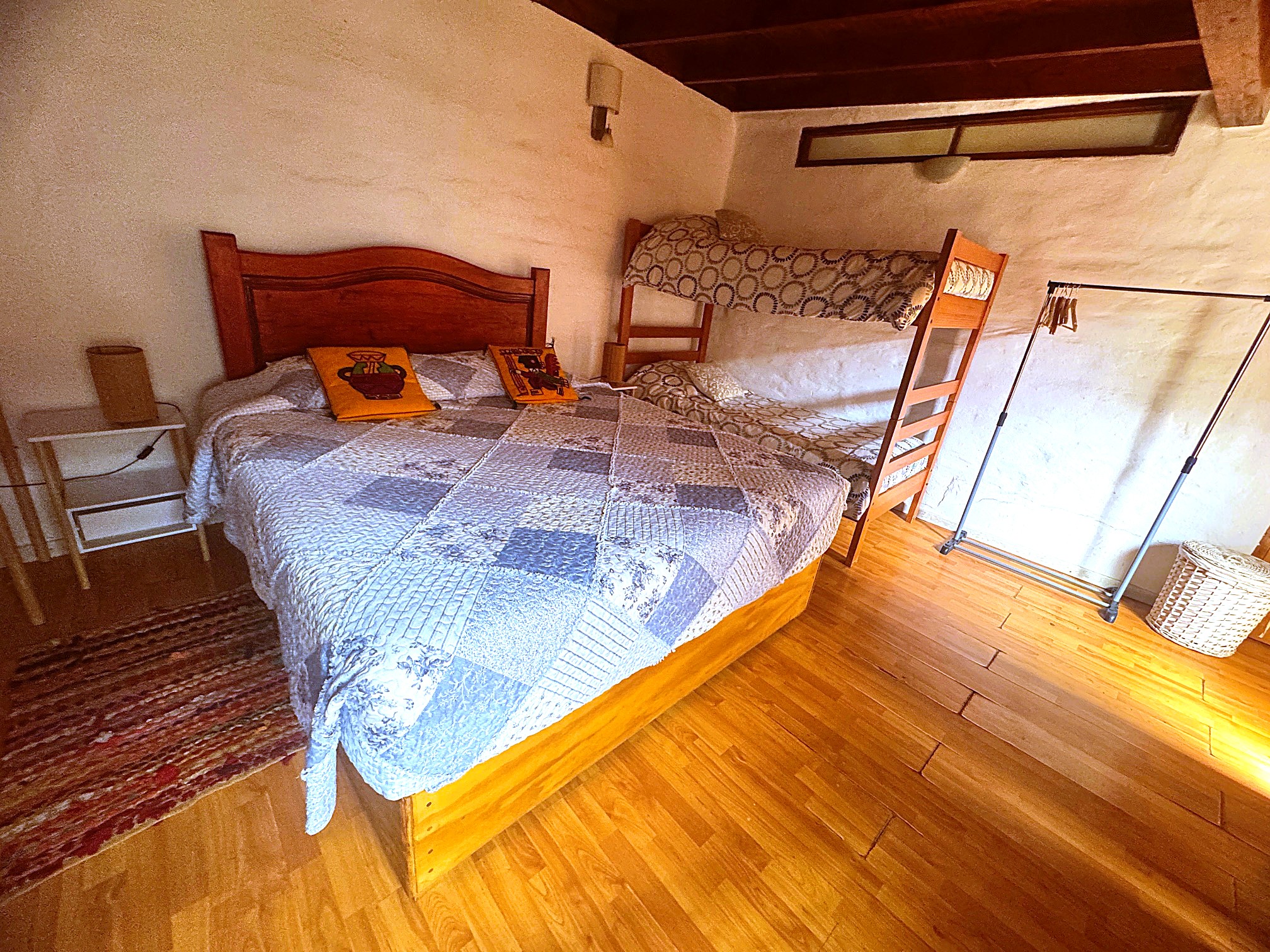 غرفة رباعية ثلاثية بسرير كينج وسرير بطابقين بحمام خاص، Ruka Zen Lodge 7/10
