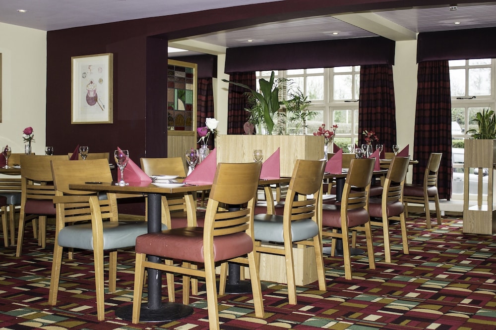 Airport Inn Manchester Hotel and Spa 57/71