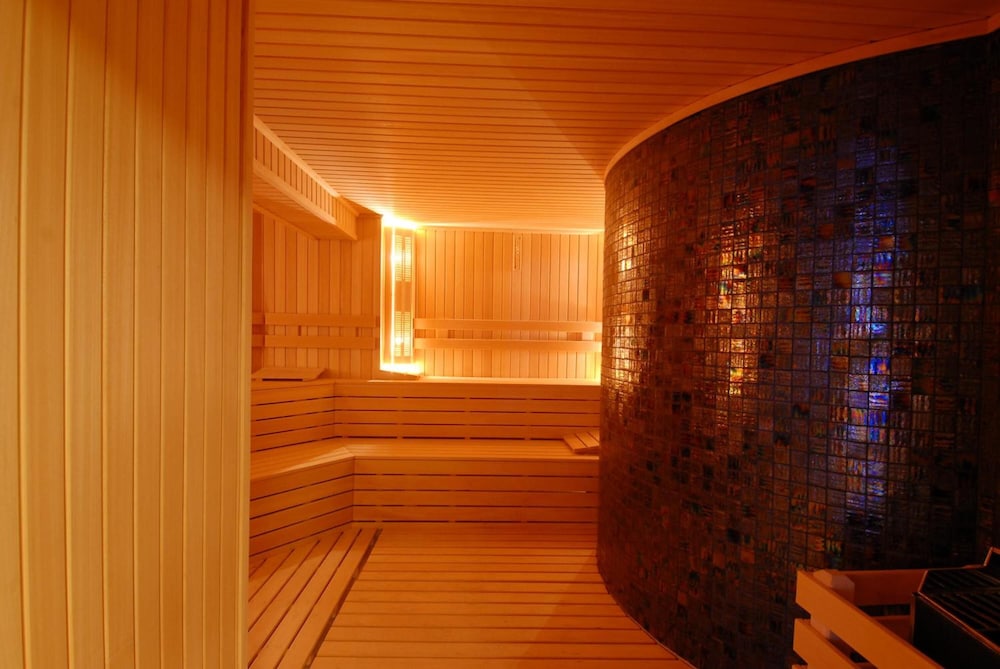 Mosaic Hotel 41/65