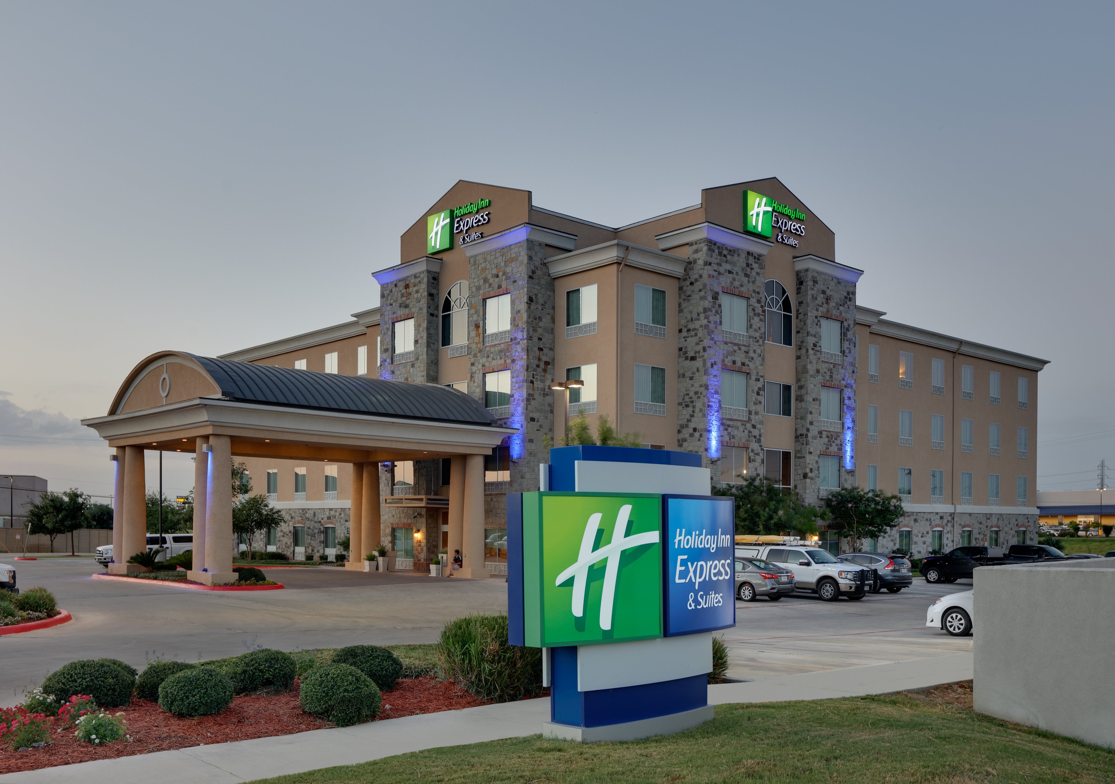 Holiday Inn Express Suites San Antonio Brooks City Base 21/28