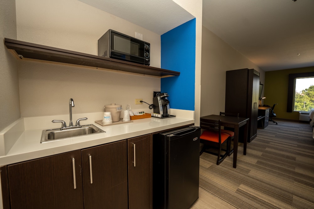 Holiday Inn Express Hotel Suites Deer Park 44/44