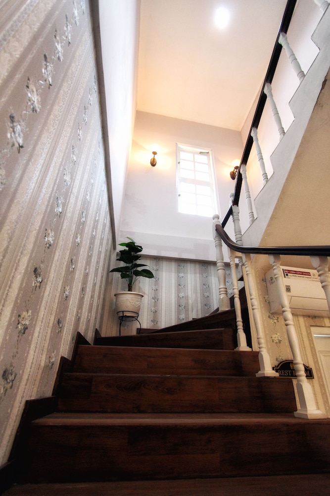 Omah Madam Bed & Breakfast 2/44