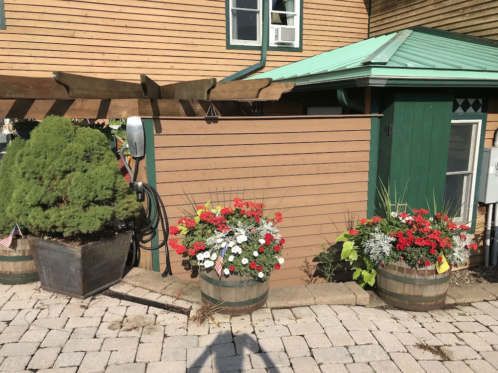 Lake Pointe Inn 46/50
