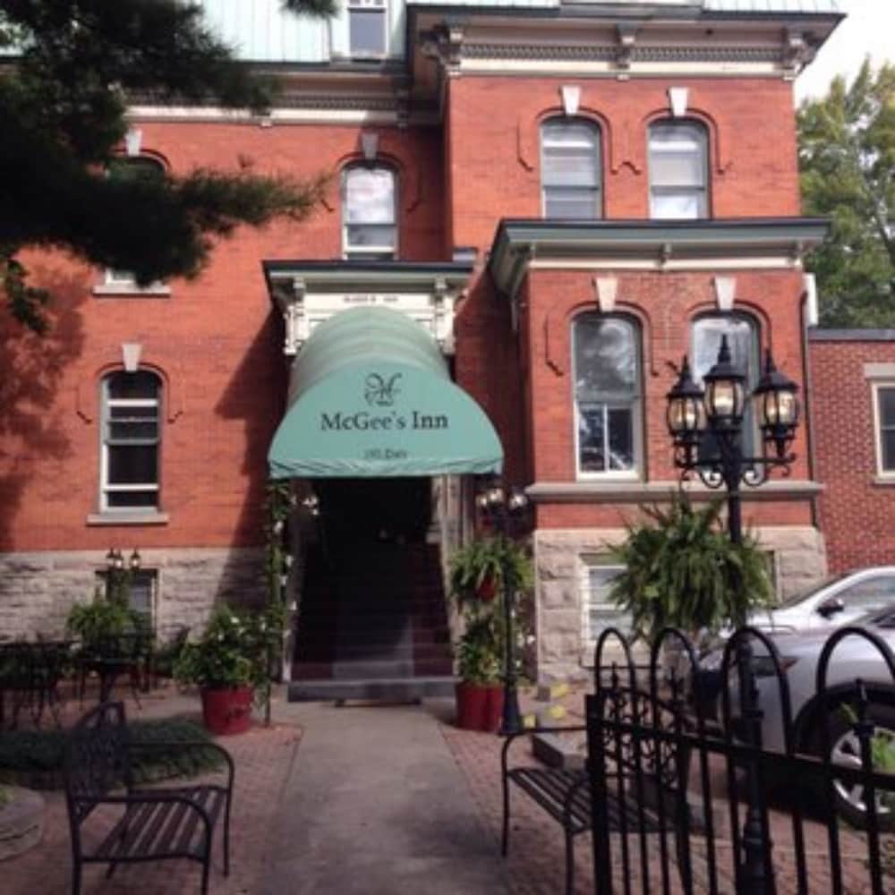 Auberge Mcgees Inn 3/75