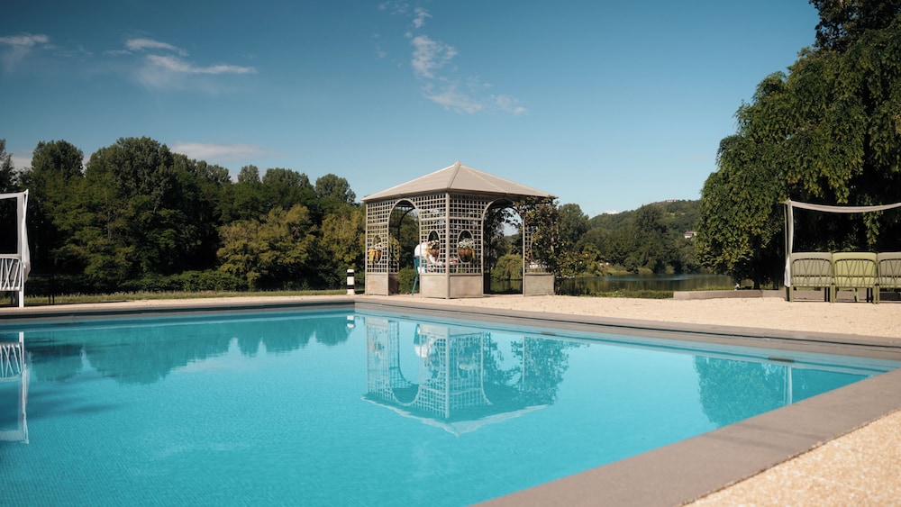 Relais and Chateaux Hotel La Reserve 19/37