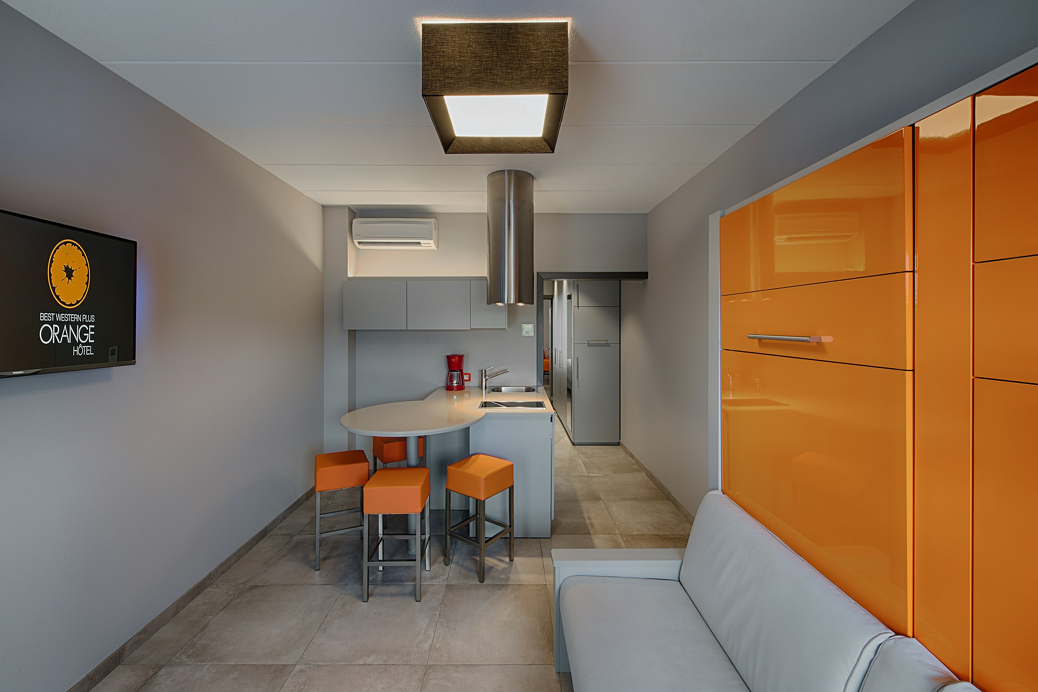 Orange Hotel 17/26