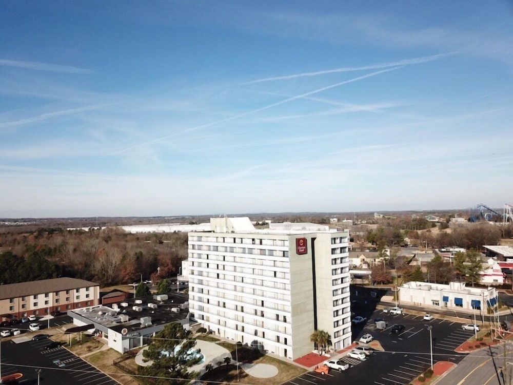 Clarion Hotel Fort Mill Near Amusement Park 13/35