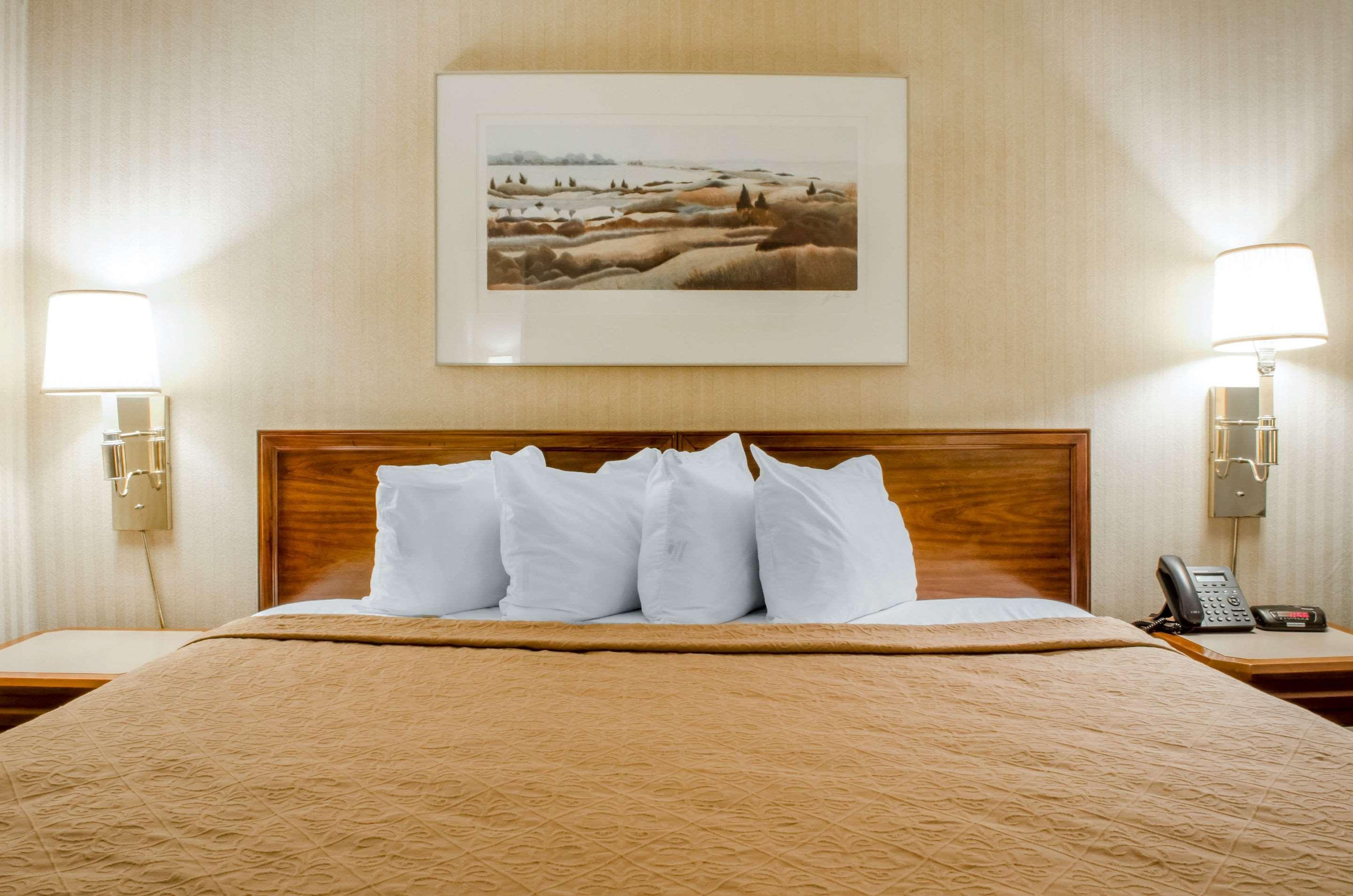 Quality Inn & Suites Burnham, PA 23/36