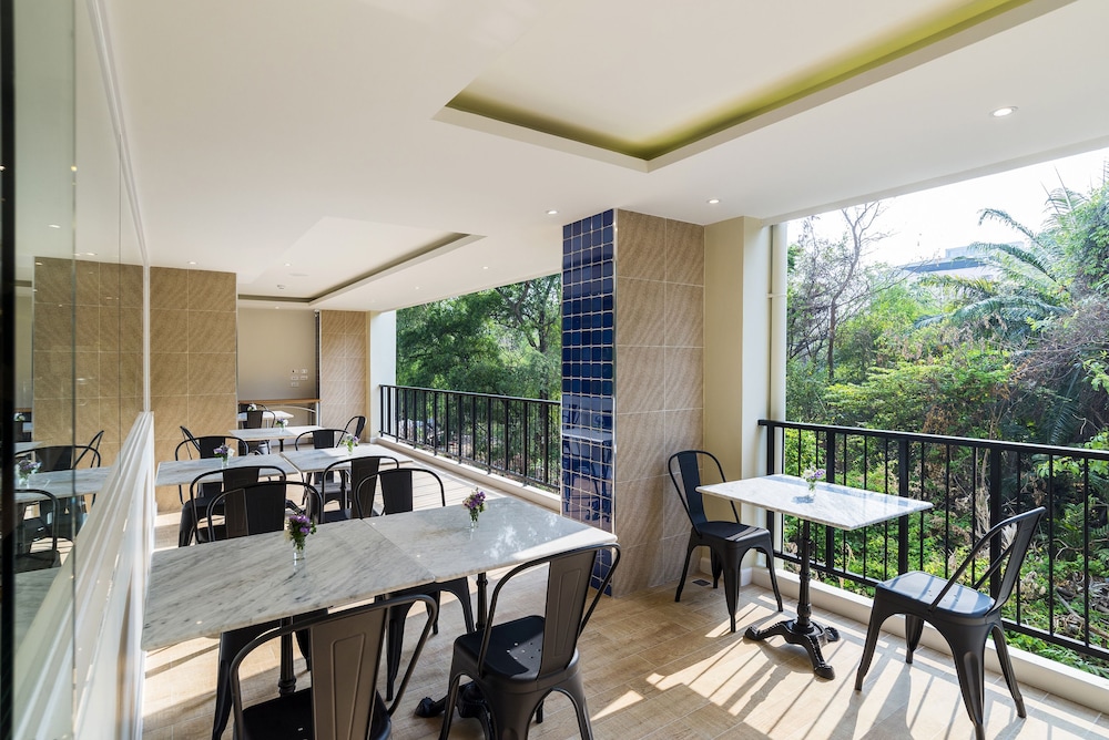 Zircon Hotel 44/53