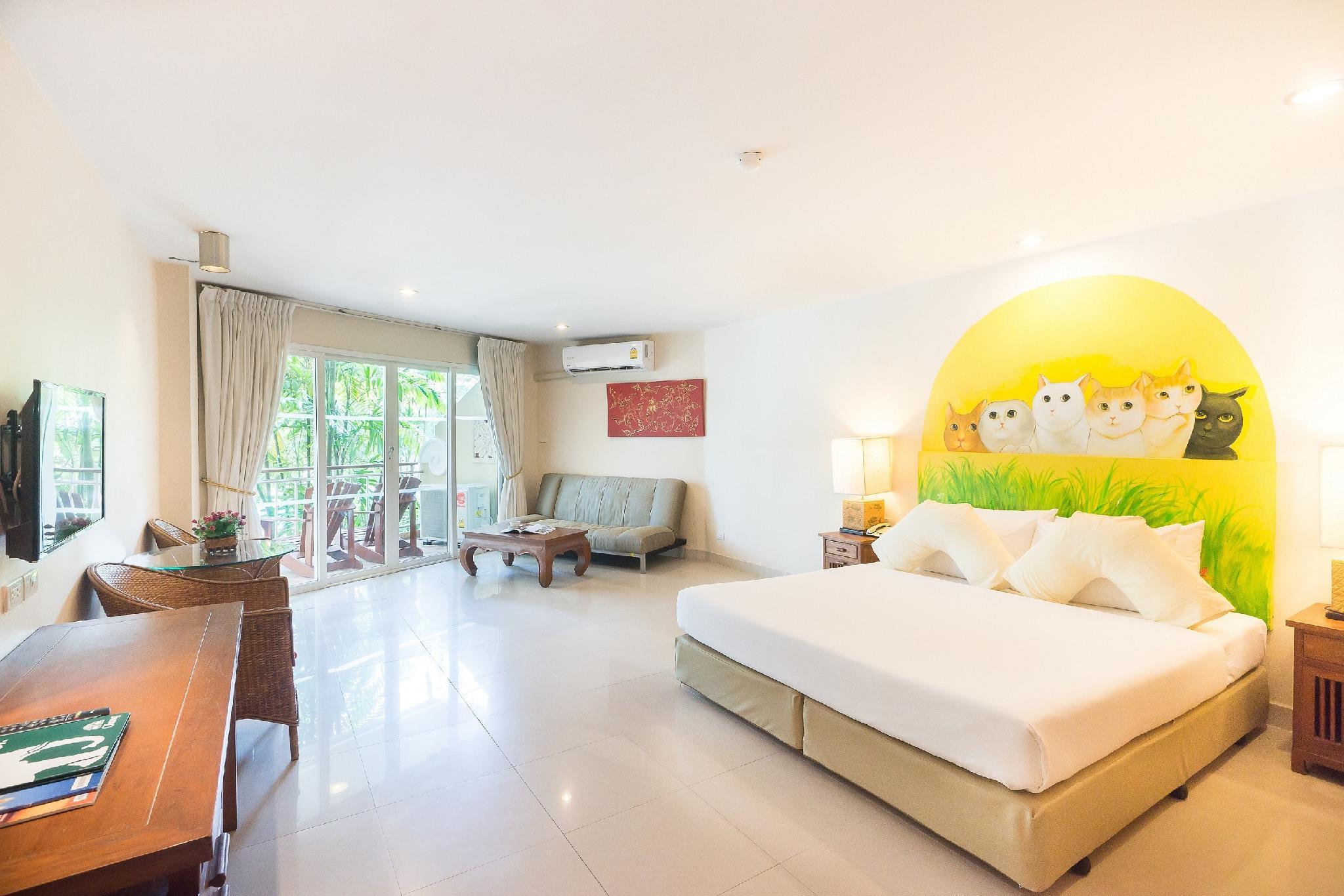 Deluxe, Pet Friendly, Pool Access