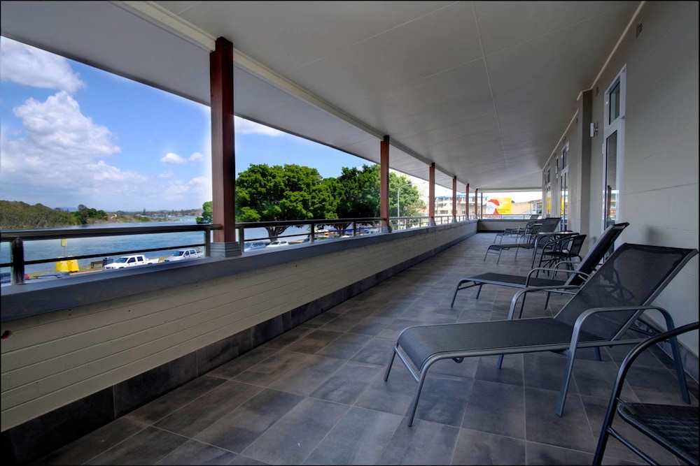 Lakes and Ocean Hotel Forster 26/40