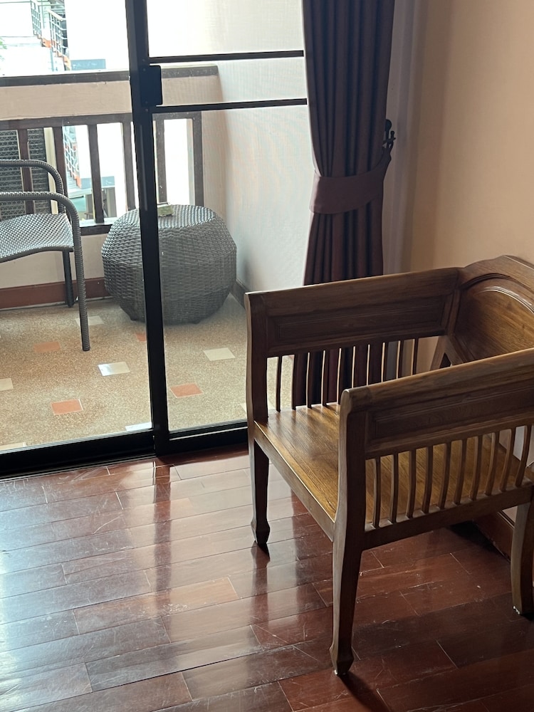 Pha Thai House 24/50