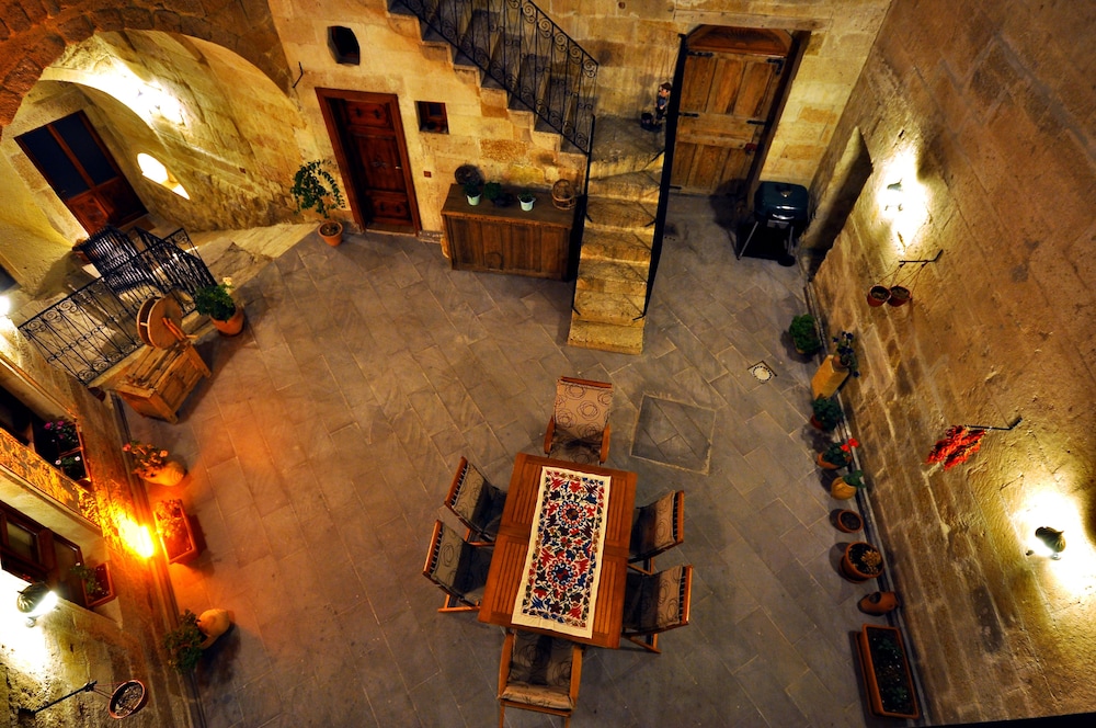 Has Cave Konak 35/36