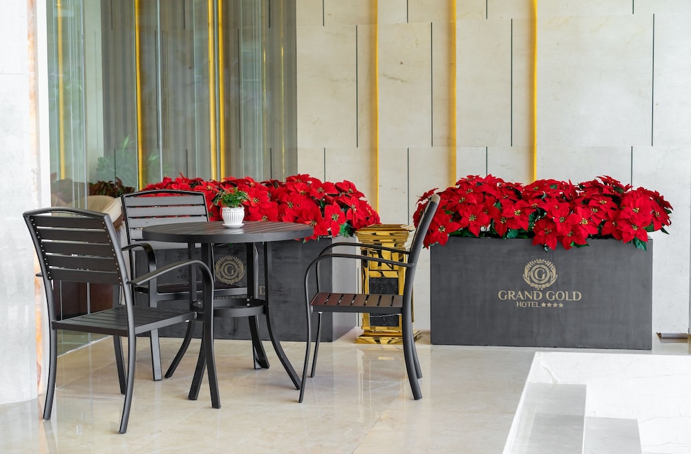 Grand Gold Hotel 40/50