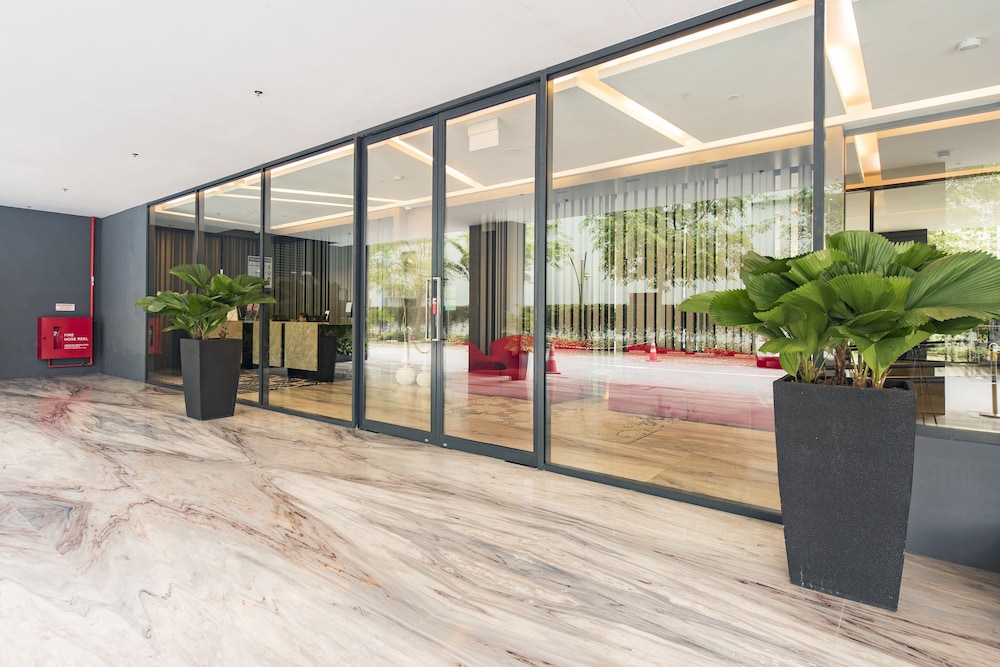 Louis Kienne Serviced Residences 11/65