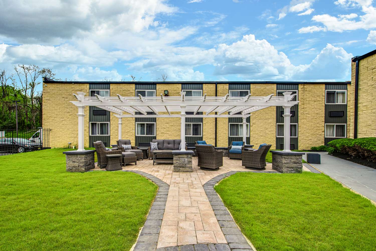 SureStay Plus Hotel by Best Western McGuire AFB Jackson 38/40