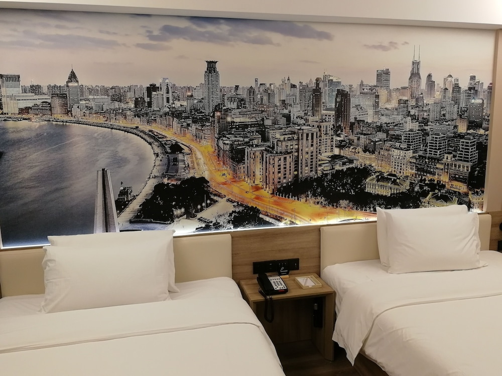 Atour Hotel Lujiazui 42/72