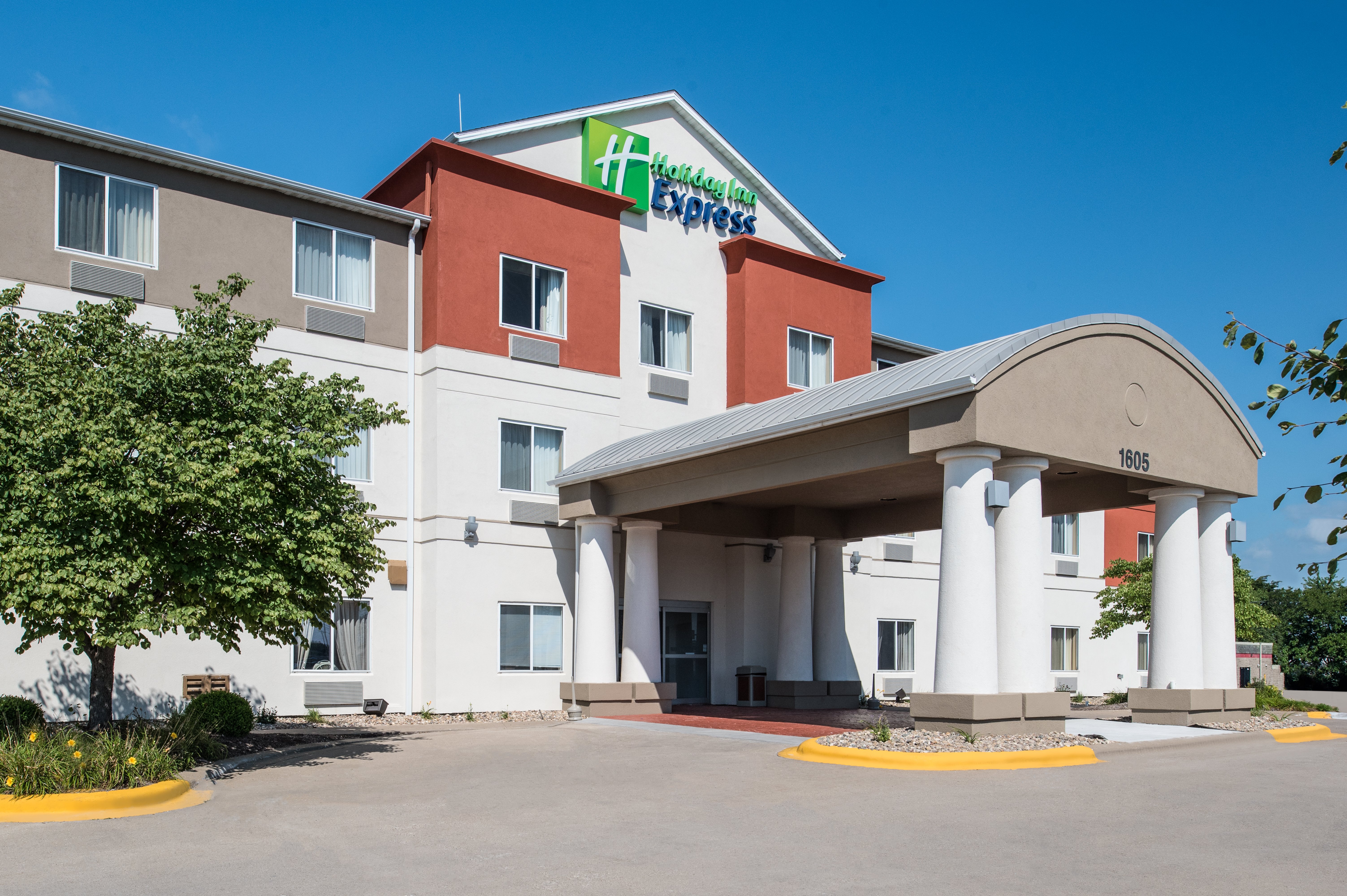 Holiday Inn Express Hotel Suites Burlington 30/39