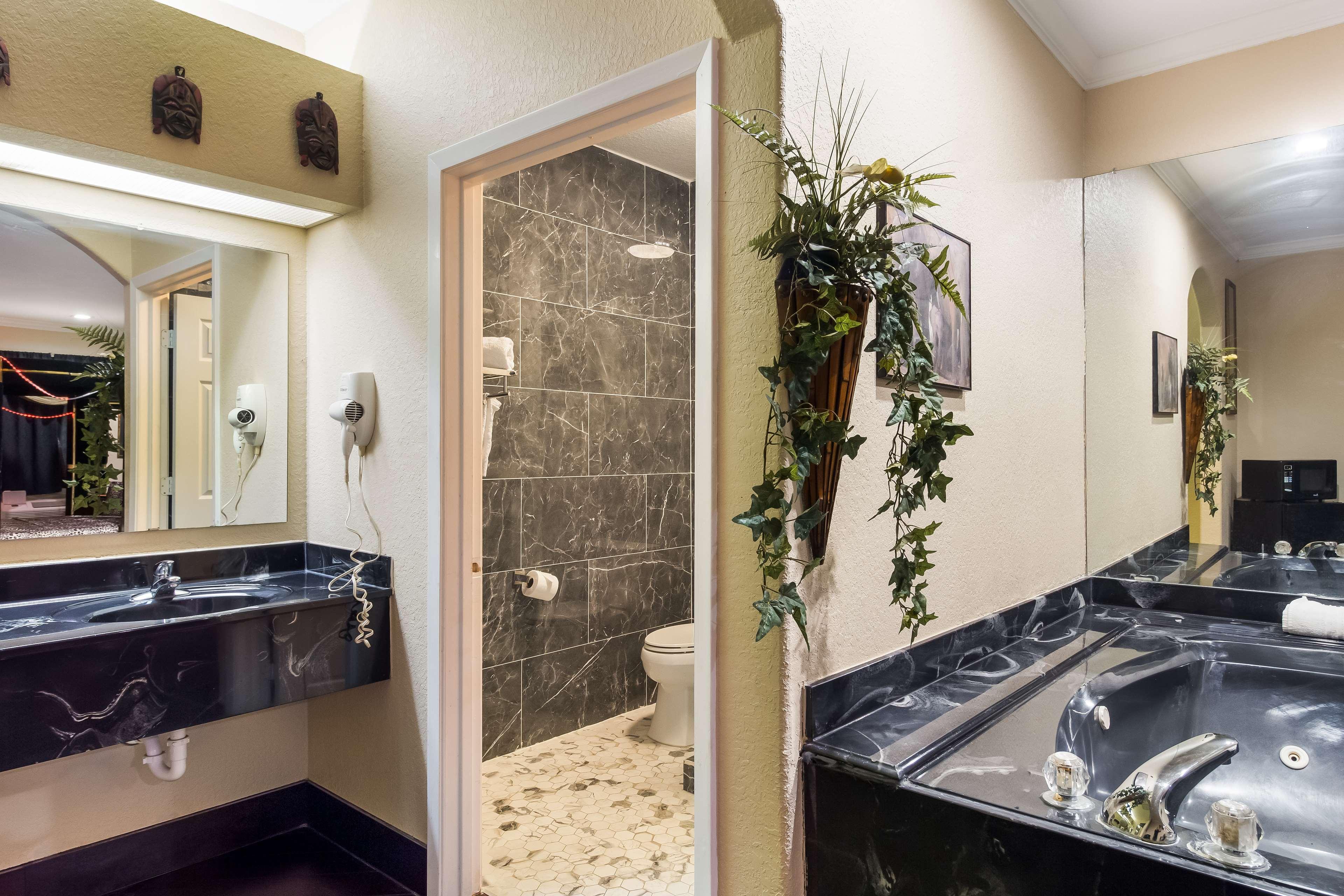 Room, King Bed, Jetted Tub