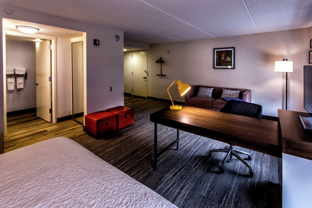 Hampton Inn And Suites Staten Island 10/41