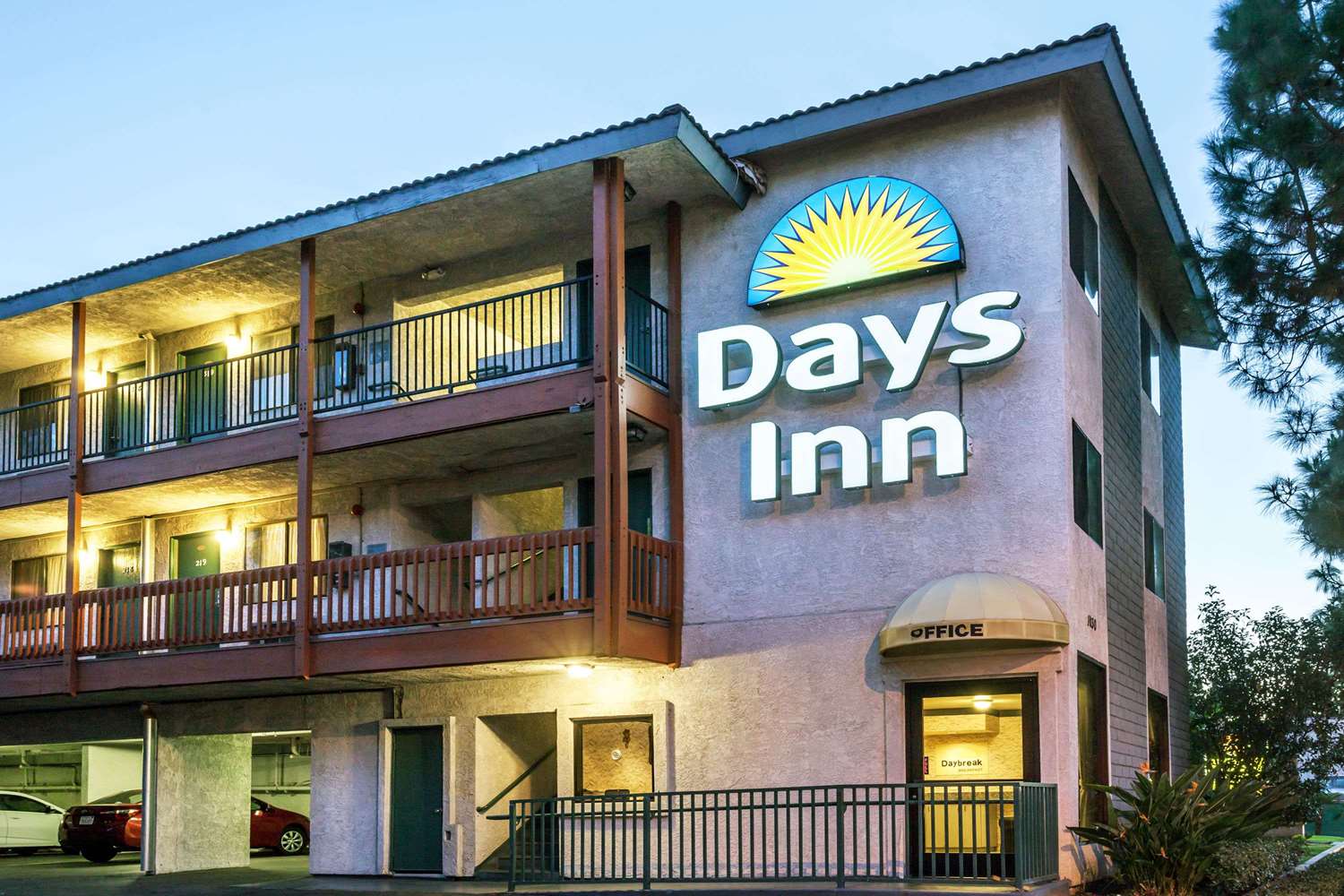 Grand Park Inn Anaheim Maingate 2/17
