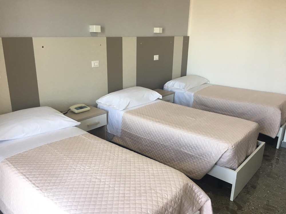 Piccolo Hotel 6/42
