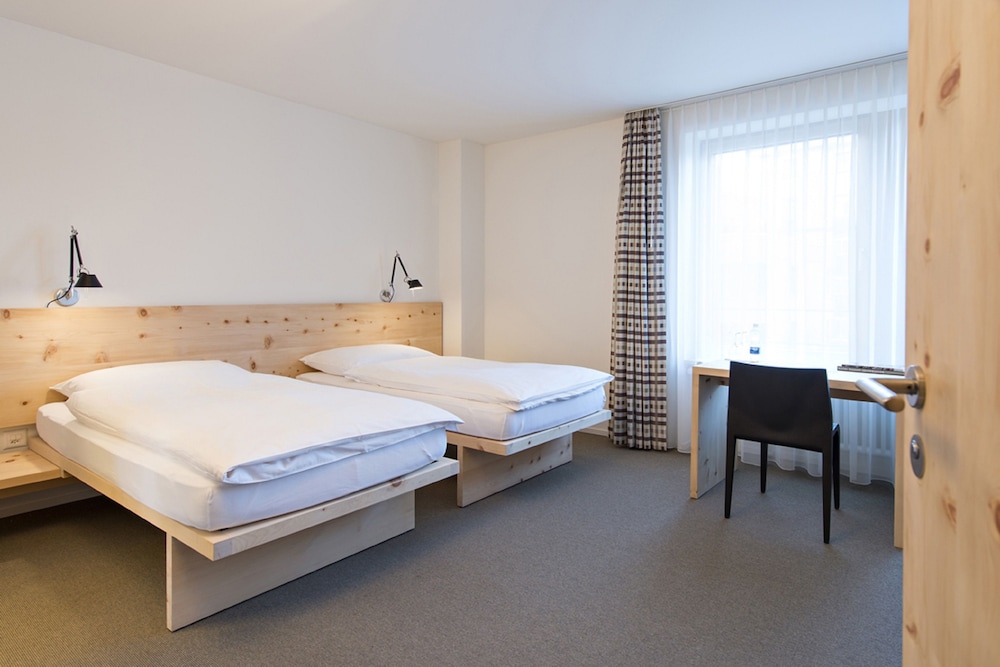 Hauser Hotel St. Moritz 12/41
