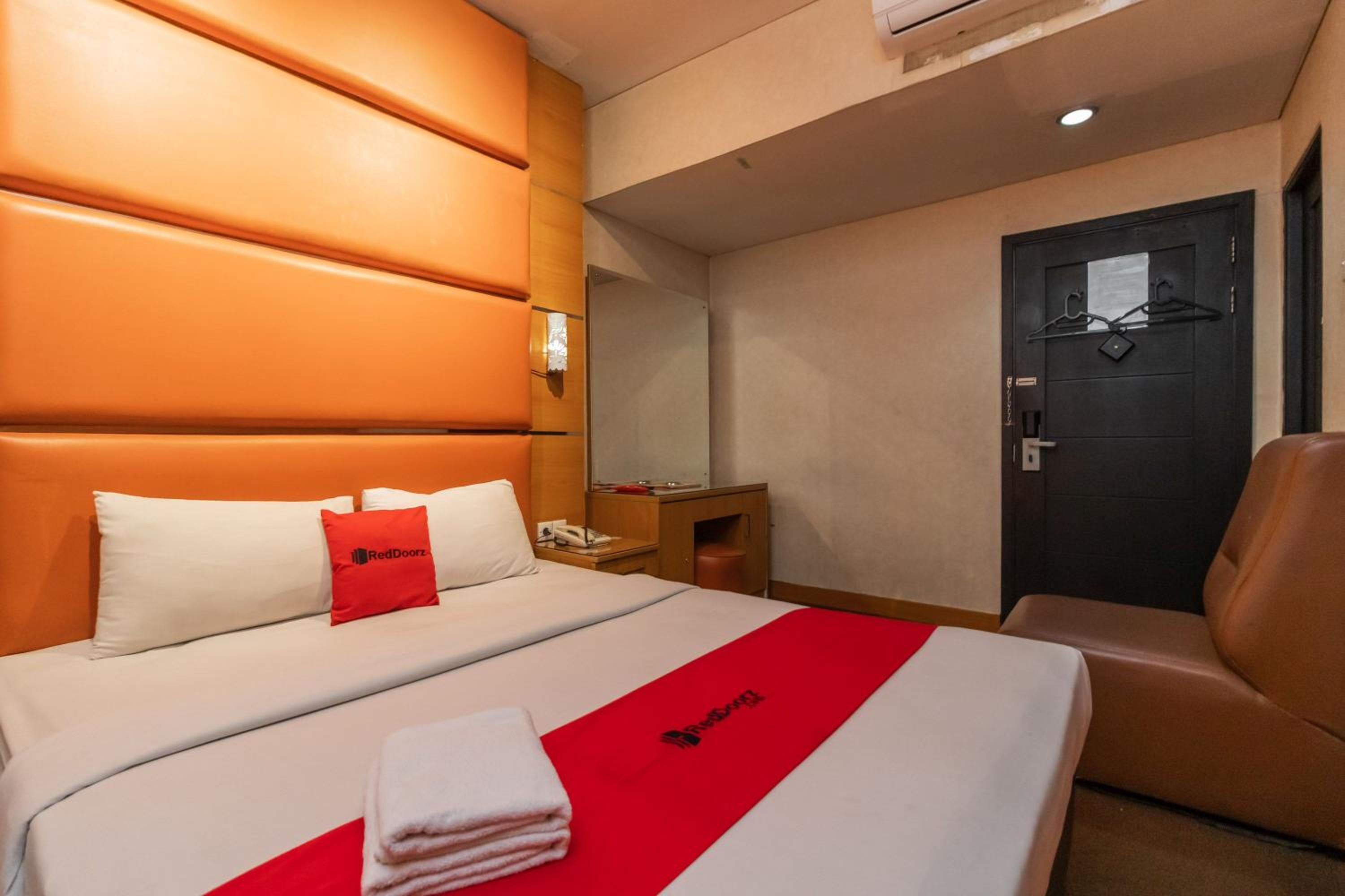 OYO 180 Hotel Mirah (Mirah Hotel) 12/55