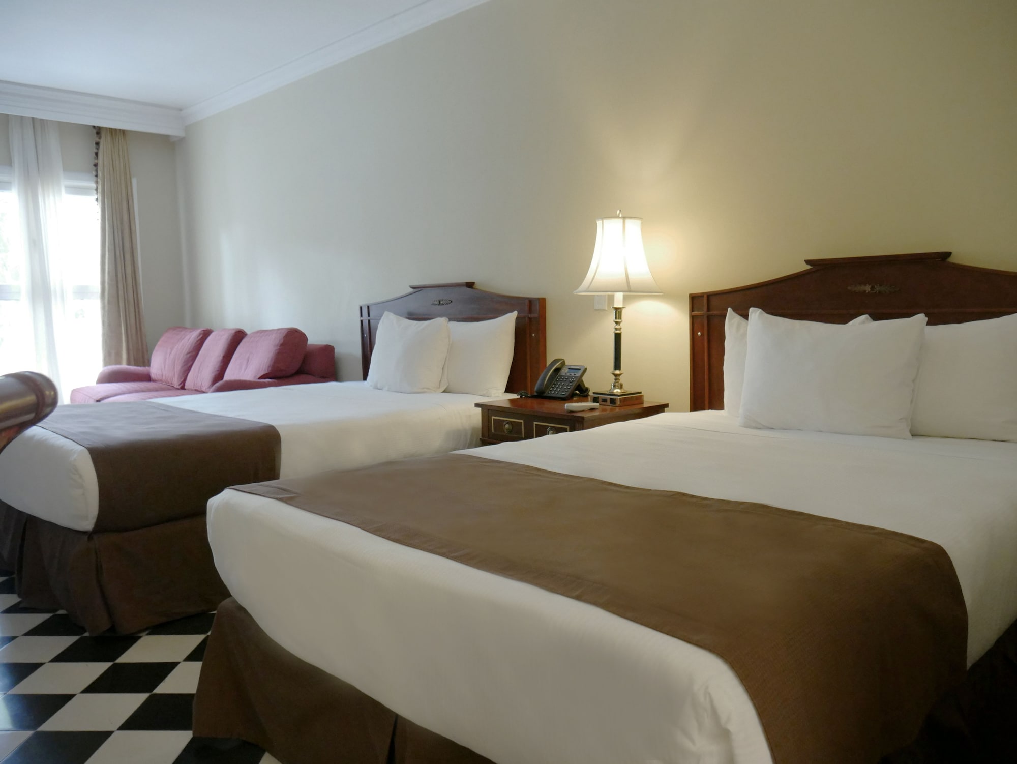 SUPERIOR, 2 QUEEN BEDS