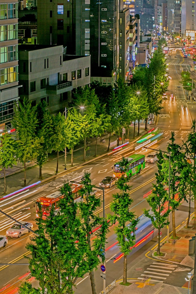 H Avenue Hotel Shinchon & Idae 47/50