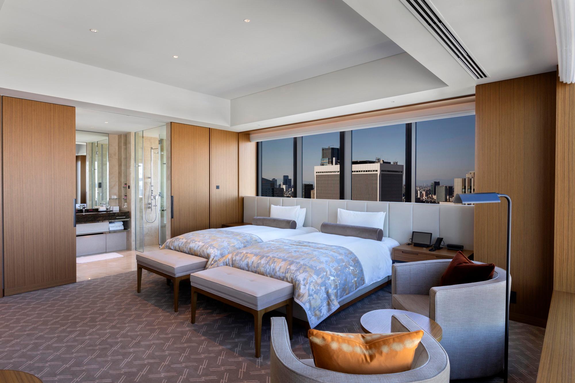 Prestige, Twin Beds, Night View, Corner