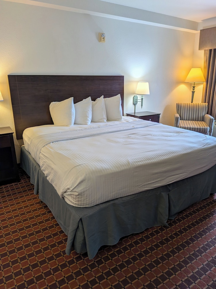 Catalina Inn 15/40