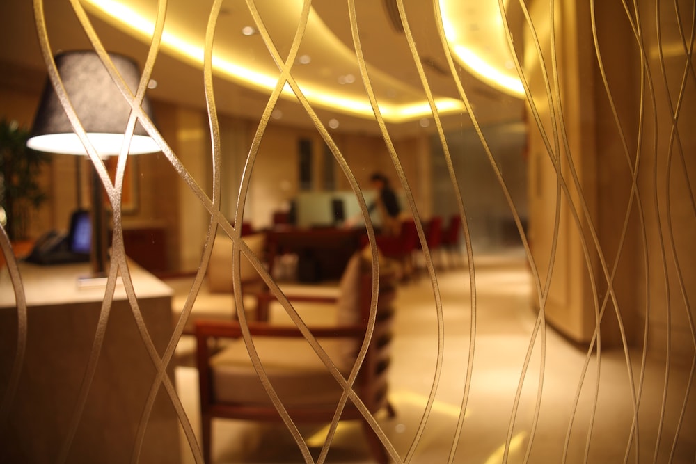TRIDENT BANDRA KURLA 30/67