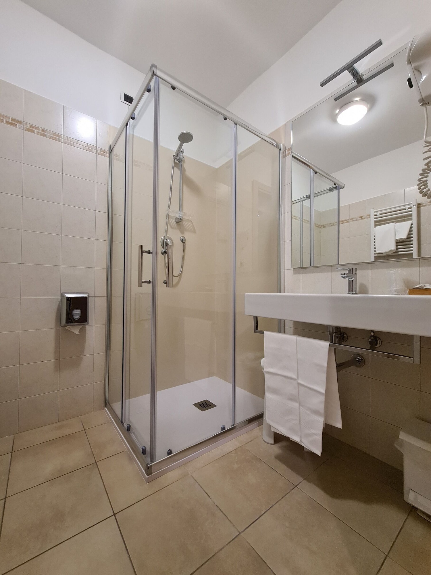 غرفة سوبيريور بسرير كوين، Hotel Cladan 10/10