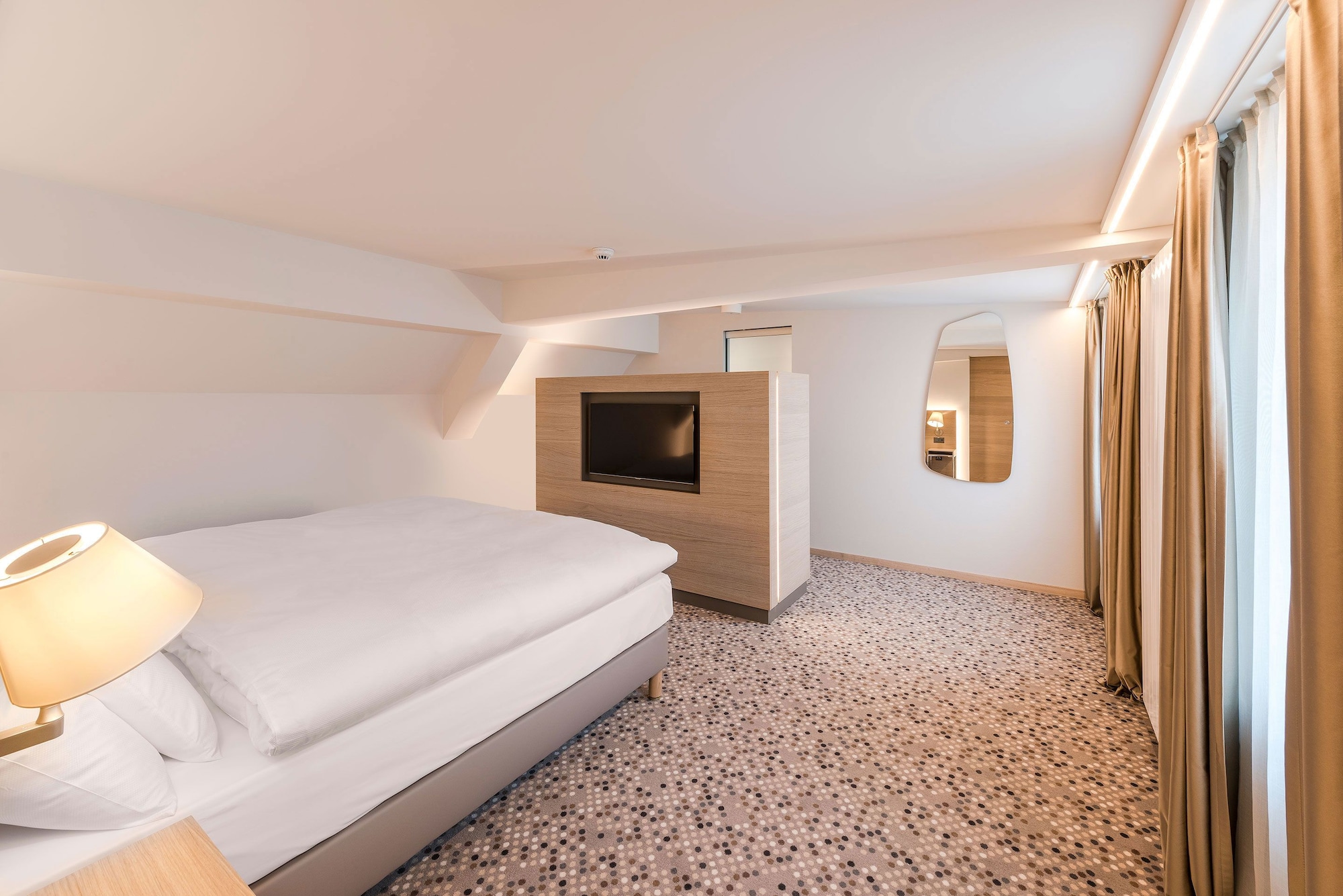 EXCLUSIVE, SUITE, BALCONY