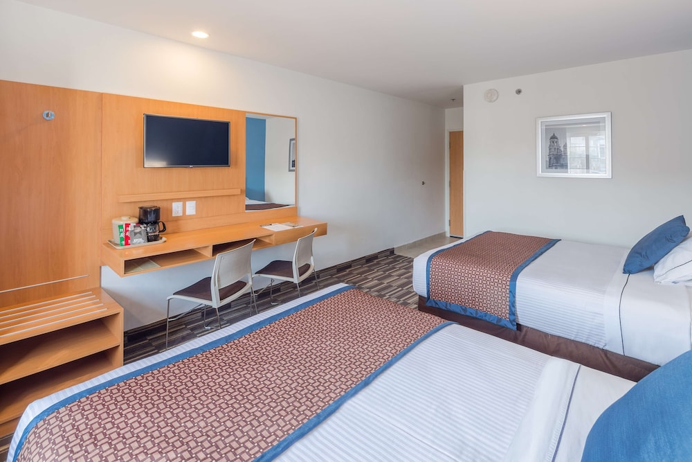 Microtel Inn & Suites by Wyndham Culiacan 14/56