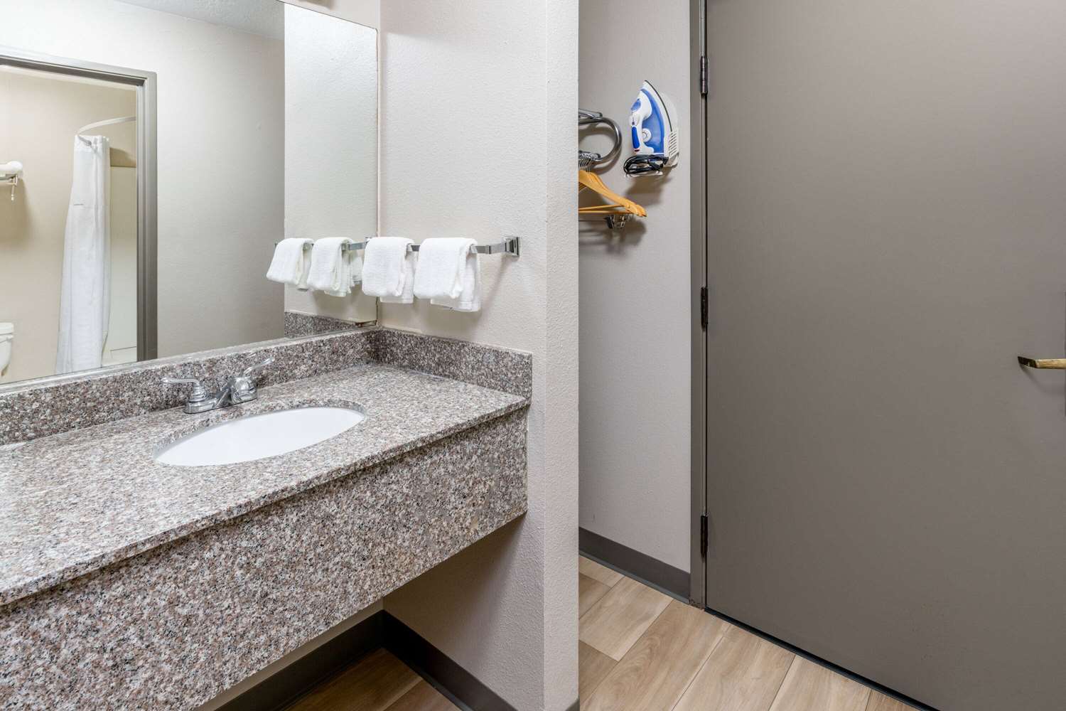 Days Inn by Wyndham Los Lunas 31/33