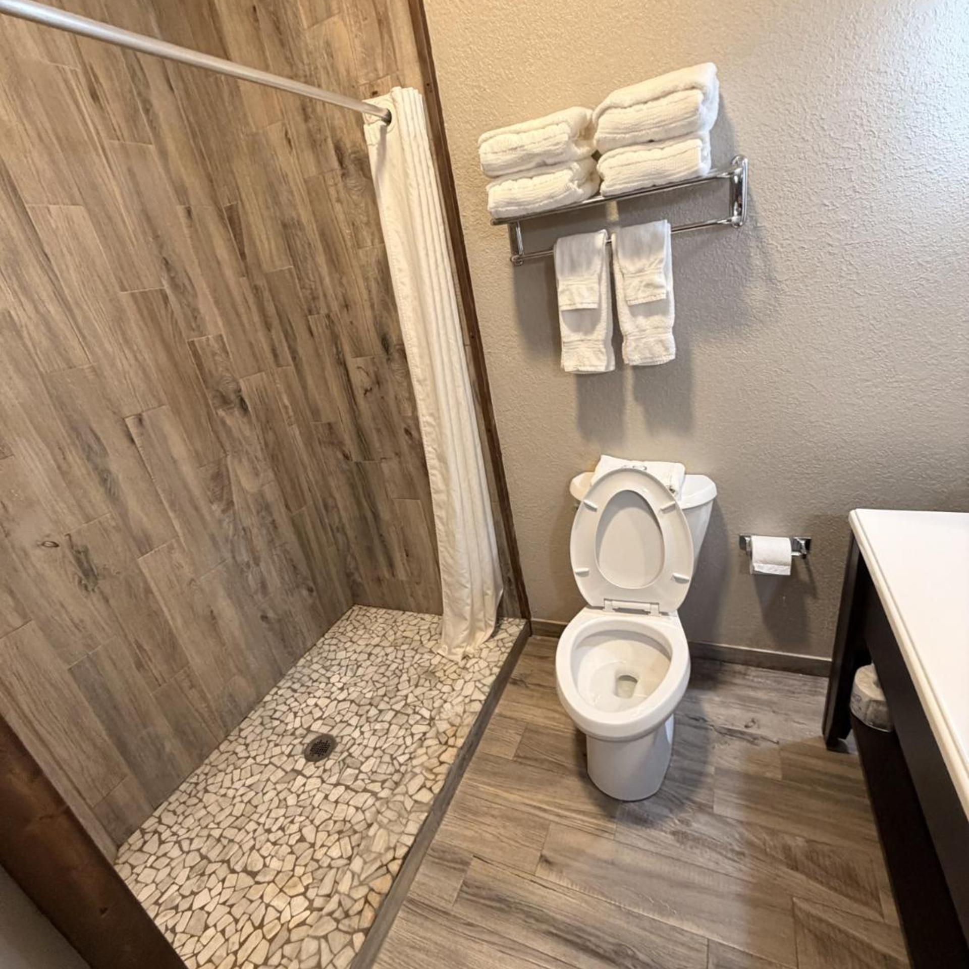 Baymont Inn &amp; Suites Crystal City 14/16