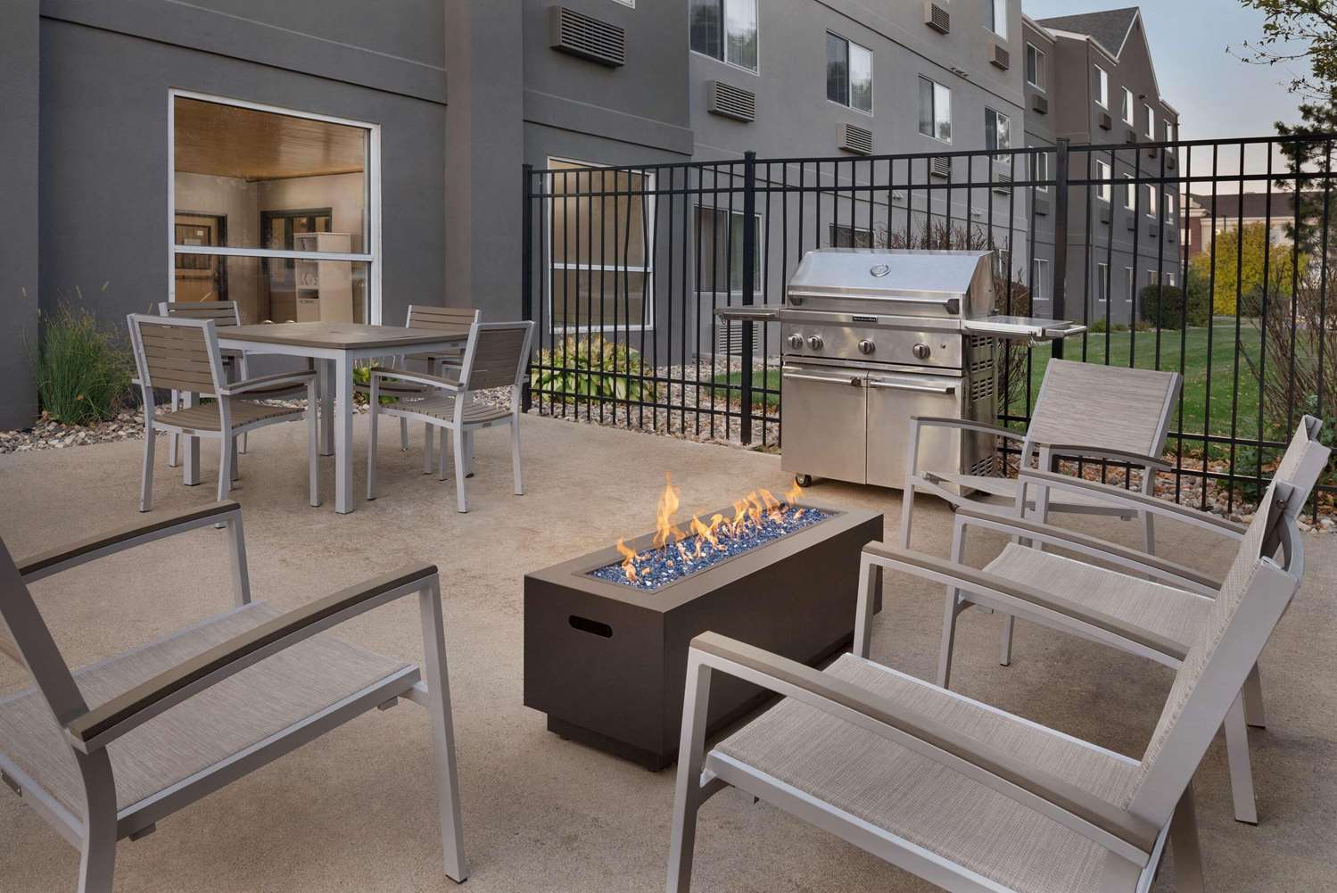 Country Inn & Suites by Radisson, Brookings, SD 24/39
